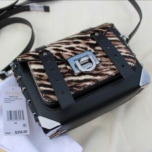 MICHAEL KORS Manhattan Messenger Bag Animal Print